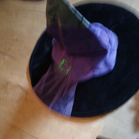 Enchanting Purple and Green Witch Costume for Kids - Picture 3 of 7